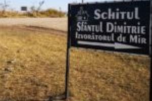 Schitul „Sfântul Dimitrie, Izvorâtorul de Mir” – oaza de linşte din Caraş-Severin, căutată de toţi cei care practică turismul religios
