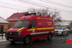 ACCIDENT. O autospecială ISU, aflată în misiune, a fost lovită
