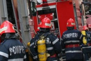 Panică într-un bloc din Târgu-Mureş! 38 de locatari, evacuaţi de pompieri!