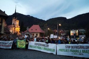 Aproape 500 de braşoveni la Marşul pentru Păduri