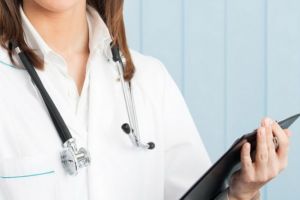 O generaţie de medici fără suflet: „Şi dacă îţi iei tatăl în sac, care este problema?”