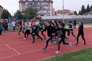 Elevii arădeni s-au întrecut la atletism! Care sunt liceele câştigătoare
