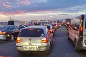 Cozi imense la vămile Cenad şi Nădlac I şi II, duminică seară