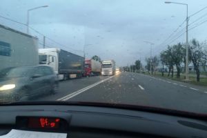 Cozi la Borş: Camioane aliniate pe 8 kilometri la ieşirea din ţară 