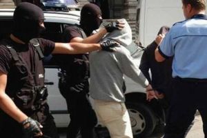 Adolescent talharit chiar in curtea unui liceu din Braila