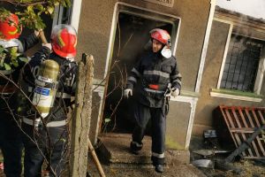 Un bărbat şi-a pierdut viaţa într-un incendiu izbucnit la locuinţa sa din Tudor Vladimirescu