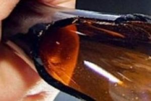 Agresiune la Borsa: Barbat lovit cu o sticla de bere in zona capului