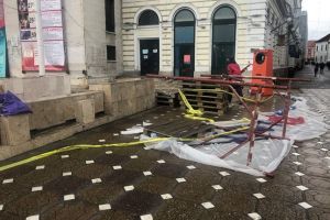 Poliţia Locală încă face verificări în cazul schelei doborâtă de vânt la Opera Română