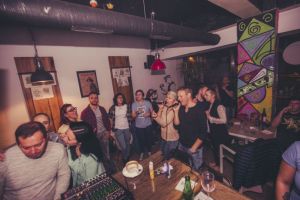 Mega petrecerile revin la Hello Coffee Lounge. Rezervă-ţi un loc din timp