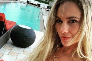 Nu ieşea din cuvântul Domnului iar acum e STARLETĂ pentru ADULȚI! Tânăra care-i vindecă pe bărbaţi cu trupul ei (FOTO + VIDEO)