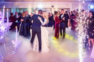 FOTO! Nuntă de VIP-uri! Un fost director al unei instituţii publice din Botoşani s-a căsătorit. Artişti cunoscuţi i-au cântat la nuntă