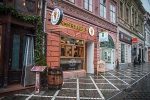 Foştii proprietari Delaco, după extinderea brandului Cartofisserie, lansează MA Pizza şi Ceaun Restaurant