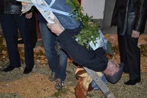 Tradiţii la Braşov. Îngroparea vătafului junilor Dorobanţi