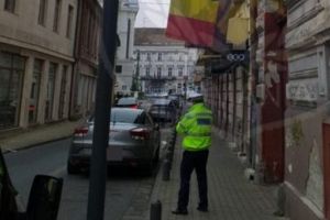Administraţia Bibarţ îşi dă cu stângul în dreptul. Șoferii sunt vânaţi, deşi nu au unde parca