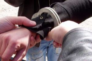 Minori reţinuţi de poliţiştii botoşăneni, după ce au dat mai multe spargeri