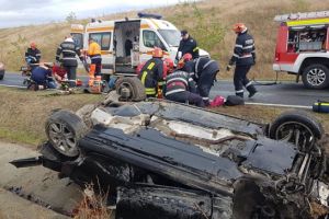 Accident de circulaţie pe Autostrada A1. Mai multe persoane rănite şi încarcerate