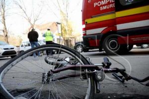 Biciclist în vârstă de 84 de ani, accidentat de o maşină