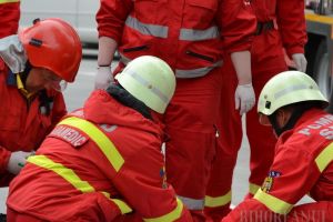 Accident în centrul Oradiei: O femeie a ajuns la spital după ce a fost izbită de un şofer care a ieşit cu spatele din parcare, fără să se asigure