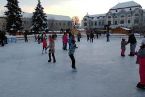 Baia Mare: Targul de Craciun se va desfasura in Piata Libertatii. Vezi aici, cand se deschide targul si care va fi programul de functionare al patinoarului