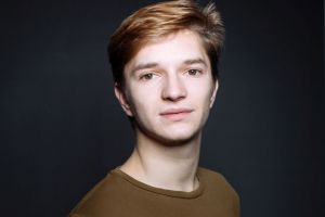 E aniversare la Teatrul Radu Stanca. Un actor îşi serbează ziua de naştere