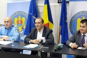 Sute de jandarmi din Argeş, de pază la votare