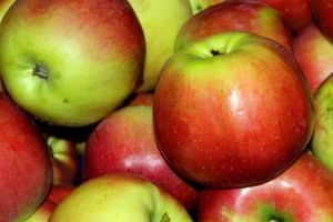 Anunţ alarmant facut de OPC: Consumaţi merele fără coajă!