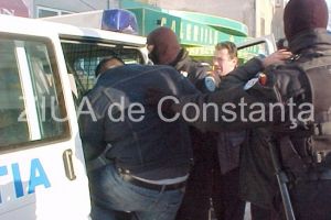 Peste douazeci de persoane urmarite national si international, depistate ieri de politisti