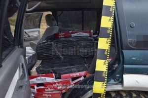 Jeep încărcat cu ţigări de contrabandă, capturat cu focuri de armă