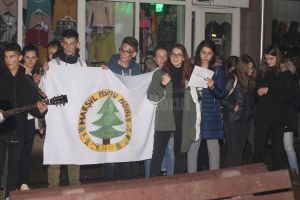 Elevii Liceului ”Ion Luca” s-au alăturat Marşului pentru păduri
