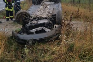 Maşină răsturnată la Liviu Rebreanu. O tânără a ajuns la spital