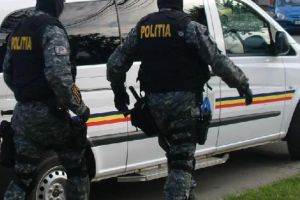 Percheziţii DIICOT la Botoşani! 25 de persoane vor fi duse la audieri