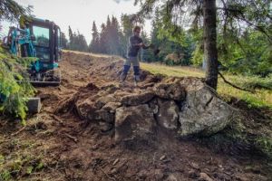 Au fost amenajaţi primii 200 de metri din traseele de biciclete de pe Postăvarul