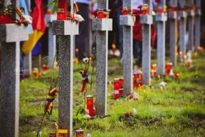 Ultima Baricadă, Crucile Eroilor. ”De 1 Decembrie vom cere Prefectului de Bacău să retragă acţiunea din justiţie împotriva Primăriei Dărmăneşti”