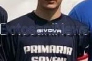 Colegii şi rudele lui Ionuţ, tânărul din Săveni ucis de mamă, sunt sfâşiaţi de durere. Când va fi înmormântat adolescentul