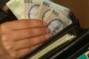 Hotul i-a furat banii direct din dormitor