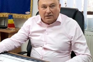 Primarul de la Corbeni, SPIONAT în propriul birou!