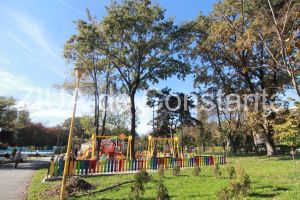 Fotoreportaj:  Pasarile au pus stapanire pe parcurile si locurile de joaca din Constanta. V-ati lasa copiii pe aceste tobogane?