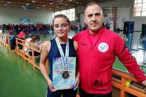 Isabela Marin, de la CS Victoria Cumpana, vicecampioana nationala la lupte (galerie foto) 
