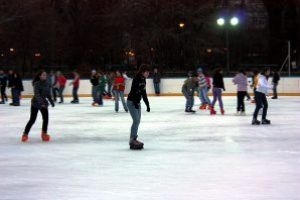 Patinoarul mobil din Covasna şi pârtia de schi „Lorincz Zsigmond” s-ar putea deschide în curând