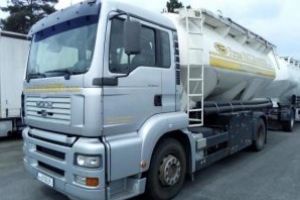 Accident la Mesteacan: O cisterna incarcata cu argon lichid a intrat intr-un sant