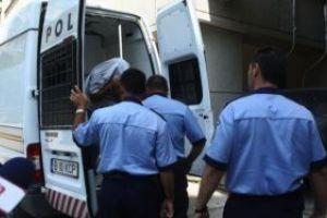 Individ dus sub escortă în Penitenciarul Botoşani. Va sta 16 ani după gratii