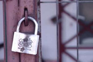 Efectul dispariţiei asistaţilor social: barurile săteşti au dat faliment. Primar din Botoşani: Nivelul infracţionalităţii a scăzut foarte mult, cât şi consumul de alcool