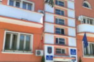 Proprietarii de clădiri nemulţumiţi de la Băile Herculane îşi caută dreptatea în instanţă