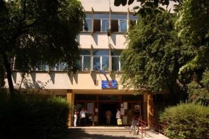 Incident la Liceul „Ion Vidu” din Timişoara: un bărbat a intrat în baia fetelor