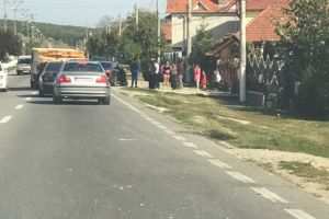 Accident in Sinaia, in zona Mefin. Roata unei masini a zburat din mers si a lovit o femeie care mergea pe trotuar