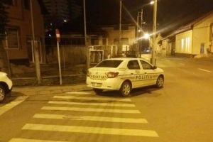 IPJ Satu Mare ia măsuri în cazul maşinii de Poliţie parcate neregulamentar