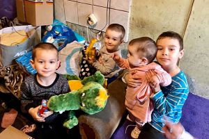 FOTO. Patru copii din Satu Mare, în sărăcie lucie. Ajutaţi de fundaţia ce schimbă vieţi