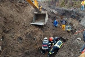 Muncitor prins sub un mal de pământ, la Lunca