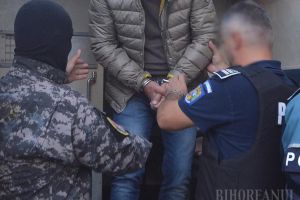 Tânărul şofer de TIR care şi-a accidentat mortal doi consăteni şi a fugit a fost reţinut de poliţişti