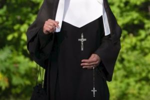 Două MĂICUȚE catolice, ÎNSĂRCINATE după o misiune în Africa